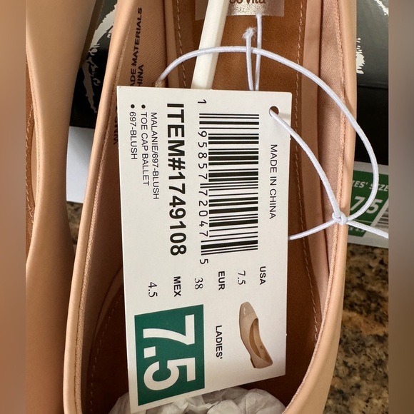 NWT and Box Dolce Vita Malanie Ladies Ballet Flats Blush Size 7.5 - Picture 12 of 14